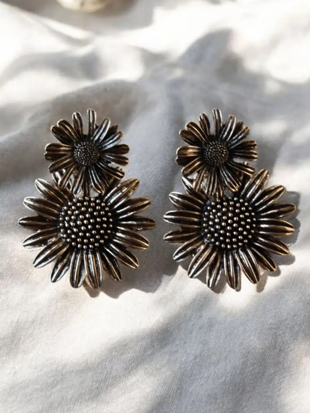 NWT ZARA Double Daisy Vintage Silver tone drop earrings